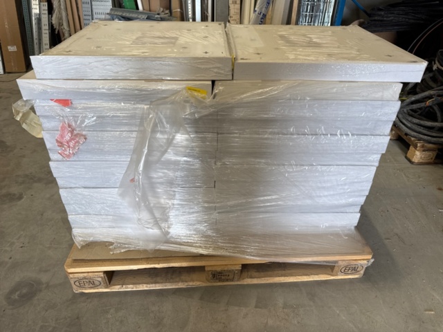 1353578-3 Pallet with LED luminaires - Glamox