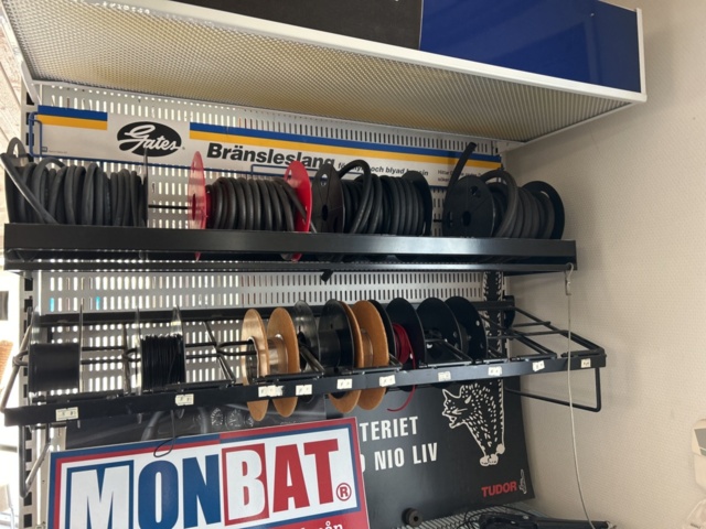 1332683-4 Reservdelslager med blandade fordonsdetaljer