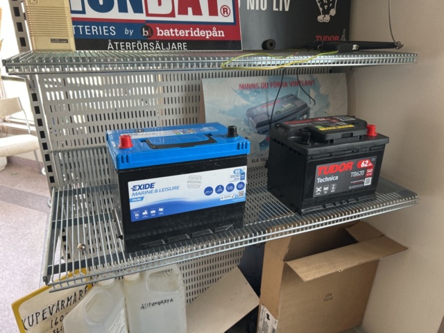 1332683-5 Reservdelslager med blandade fordonsdetaljer