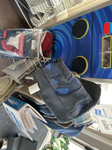 1332683-18 Reservdelslager med blandade fordonsdetaljer