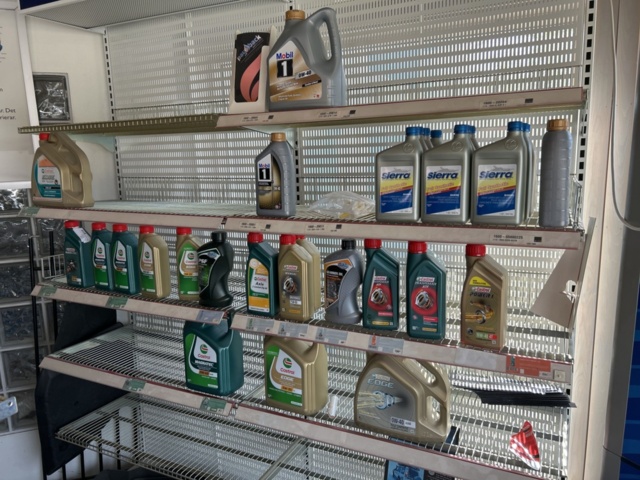 1332683-20 Reservdelslager med blandade fordonsdetaljer