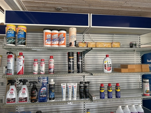 1332683-26 Reservdelslager med blandade fordonsdetaljer