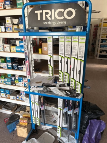 1332683-29 Reservdelslager med blandade fordonsdetaljer