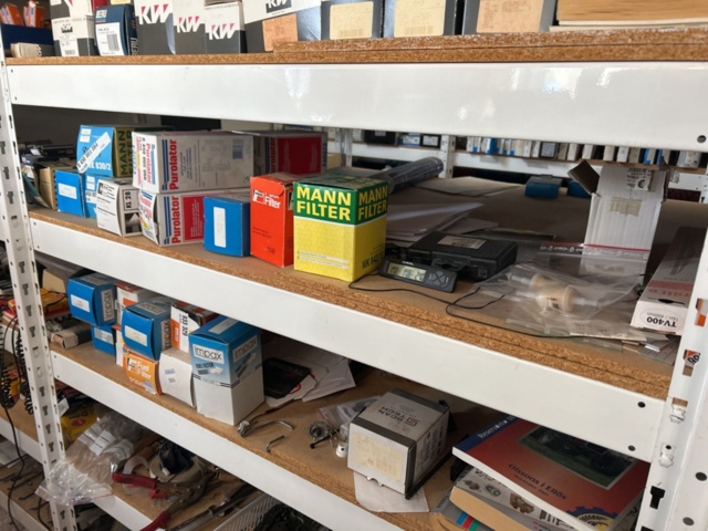 1332683-36 Reservdelslager med blandade fordonsdetaljer