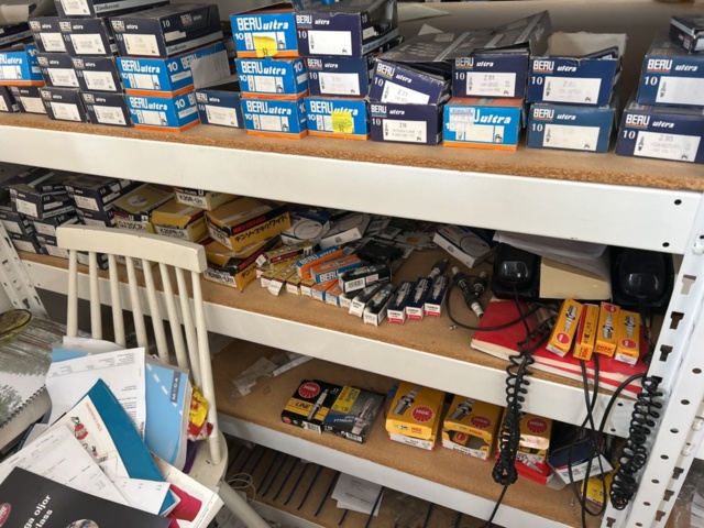 1332683-40 Reservdelslager med blandade fordonsdetaljer