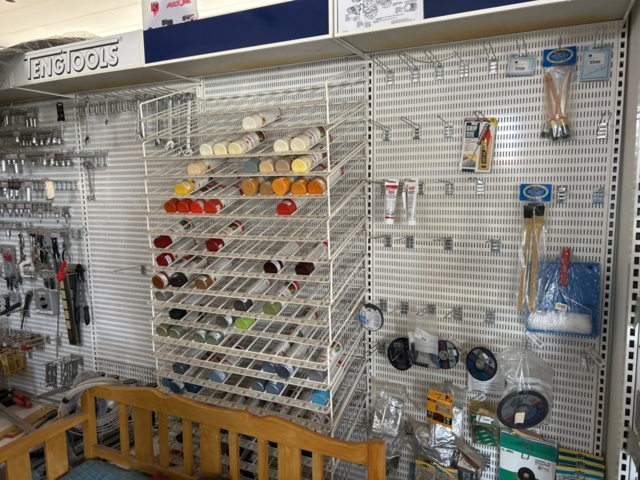 1332683-41 Reservdelslager med blandade fordonsdetaljer