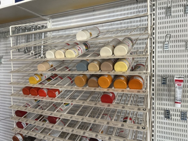 1332683-44 Reservdelslager med blandade fordonsdetaljer