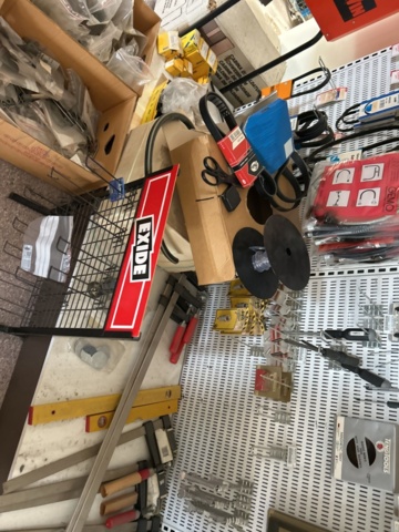 1332683-47 Reservdelslager med blandade fordonsdetaljer