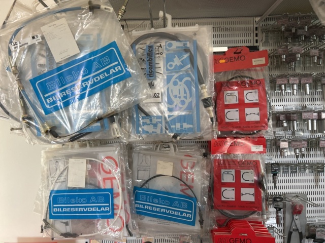 1332683-50 Reservdelslager med blandade fordonsdetaljer