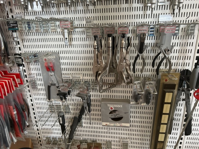 1332683-53 Reservdelslager med blandade fordonsdetaljer