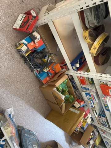 1332683-59 Reservdelslager med blandade fordonsdetaljer