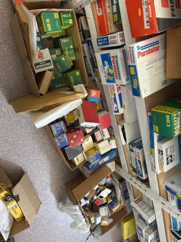 1332683-60 Reservdelslager med blandade fordonsdetaljer