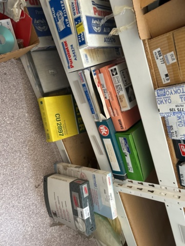 1332683-68 Reservdelslager med blandade fordonsdetaljer