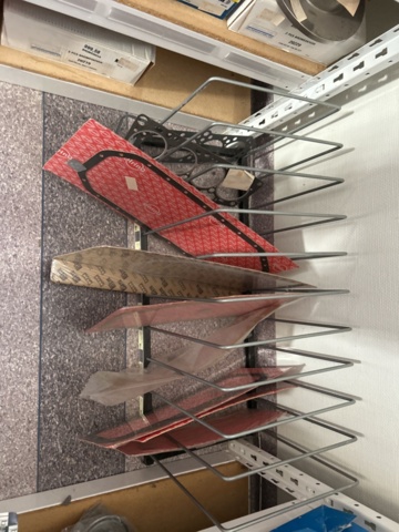 1332683-105 Reservdelslager med blandade fordonsdetaljer