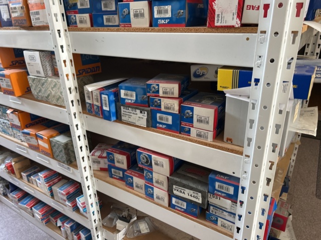 1332683-109 Reservdelslager med blandade fordonsdetaljer