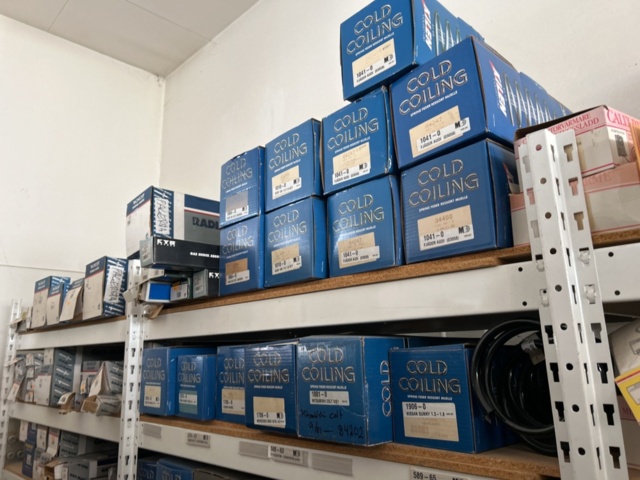 1332683-149 Reservdelslager med blandade fordonsdetaljer