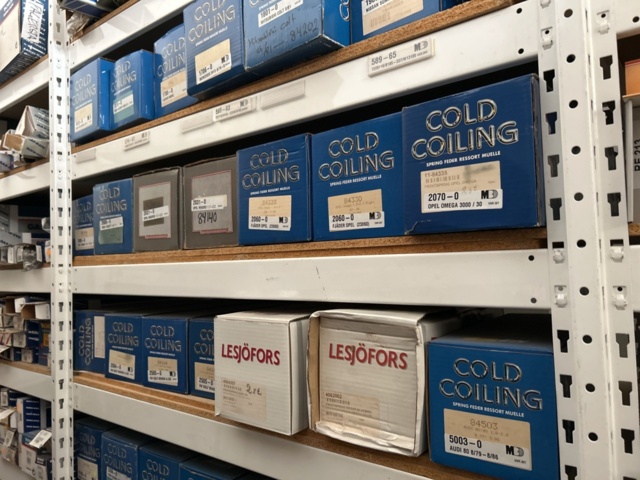 1332683-150 Reservdelslager med blandade fordonsdetaljer