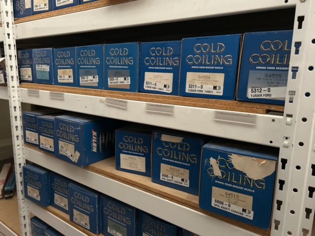 1332683-151 Reservdelslager med blandade fordonsdetaljer