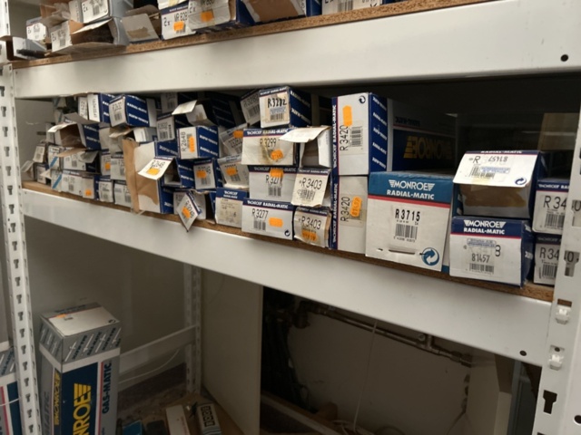 1332683-155 Reservdelslager med blandade fordonsdetaljer