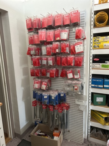 1332683-156 Reservdelslager med blandade fordonsdetaljer