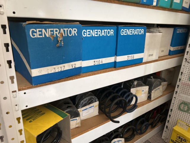 1332683-166 Reservdelslager med blandade fordonsdetaljer