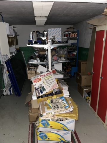 1332683-169 Reservdelslager med blandade fordonsdetaljer