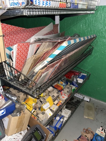 1332683-175 Reservdelslager med blandade fordonsdetaljer