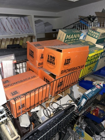 1332683-177 Reservdelslager med blandade fordonsdetaljer