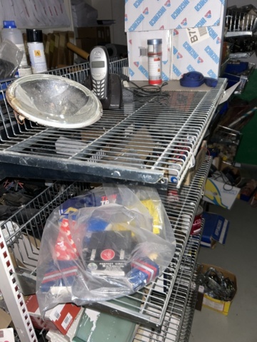 1332683-178 Reservdelslager med blandade fordonsdetaljer