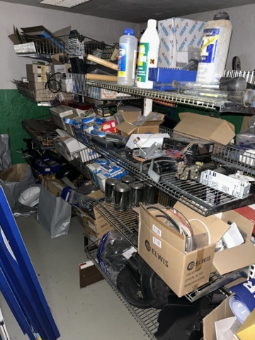 1332683-179 Reservdelslager med blandade fordonsdetaljer