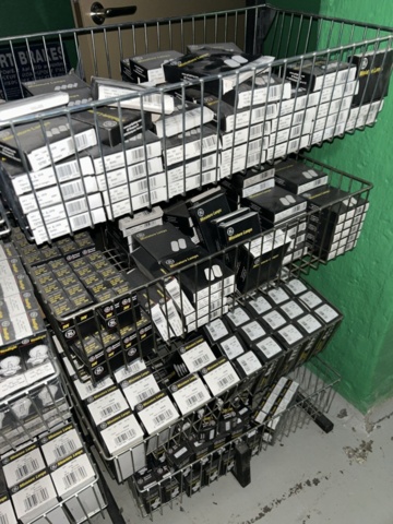 1332683-191 Reservdelslager med blandade fordonsdetaljer