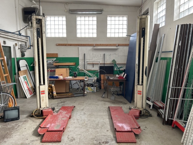 1332688-1 Two-post lift 2500 kg - Koni KO 2025 -1982