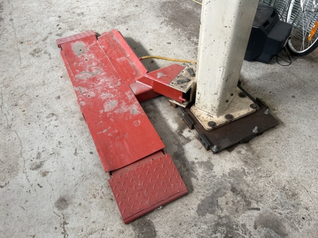 1332688-5 Two-post lift 2500 kg - Koni KO 2025 -1982