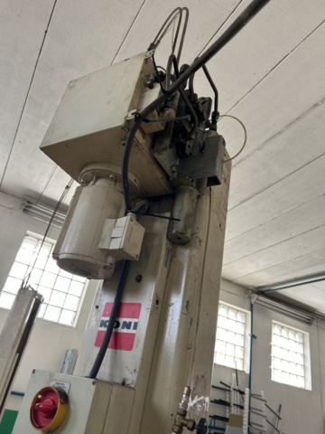 1332688-9 Two-post lift 2500 kg - Koni KO 2025 -1982