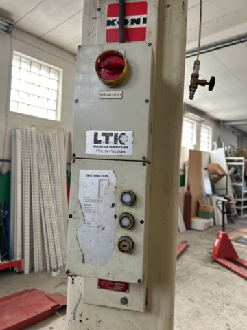 1332688-10 Two-post lift 2500 kg - Koni KO 2025 -1982