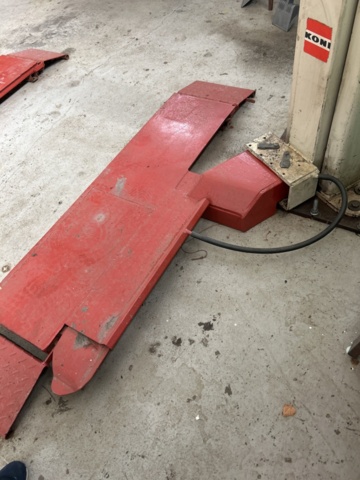 1332688-15 Two-post lift 2500 kg - Koni KO 2025 -1982