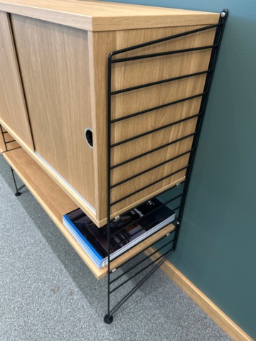 1354749-4 3-part wall shelf with cabinet - String Furniture