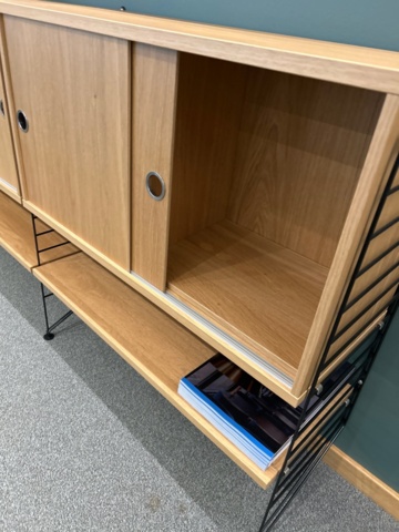 1354749-5 3-part wall shelf with cabinet - String Furniture