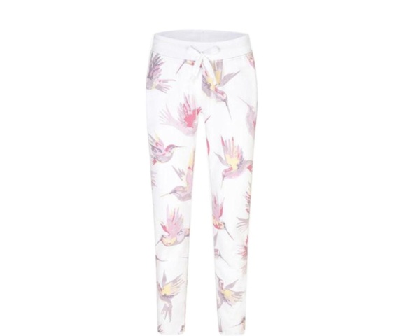 1355395-12 Märkeskläder från bland annat Juvia GmbH & Co, olika storlekar