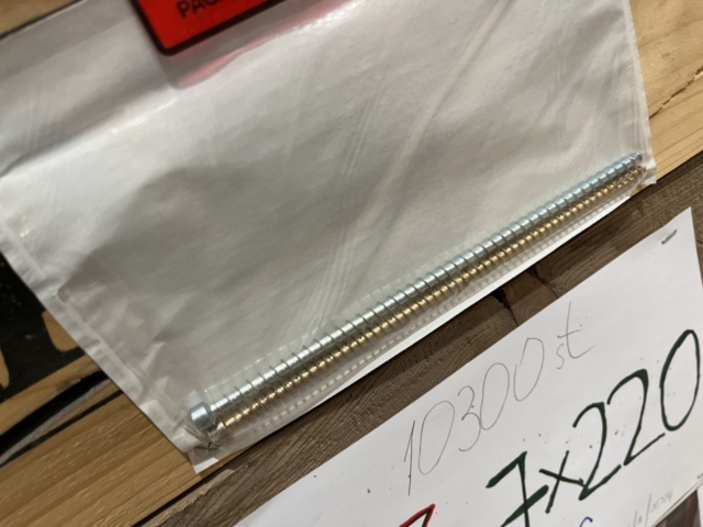 1349153-8 Pallet with approx. 10,300 wood screws - Rothoblaas VGZ 7×220 mm