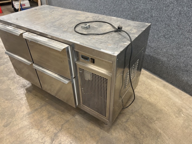 1357763-4 Stainless steel bar counter