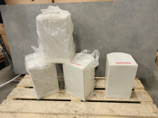 1331271-1 Four speakers Bosch LB1-UM20E-L