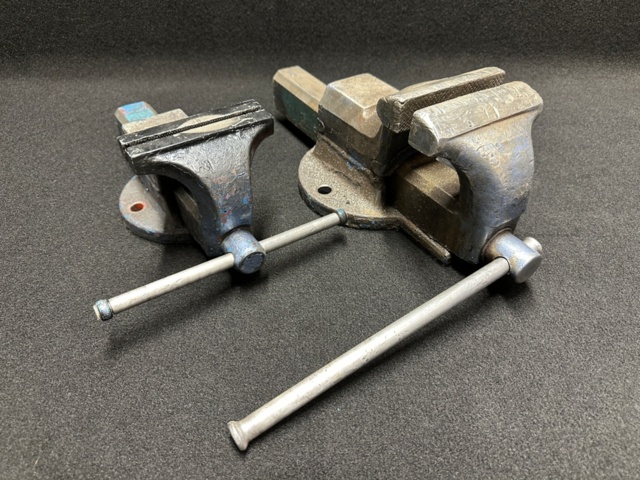 1324895-1 Bench vise 2pcs