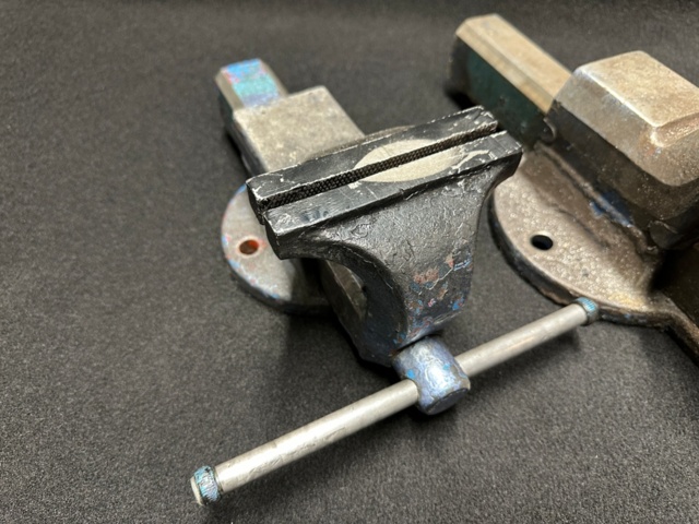 1324895-2 Bench vise 2pcs