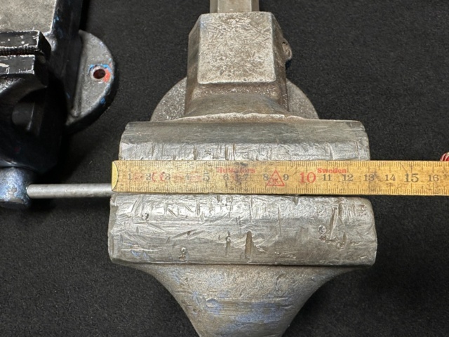 1324895-4 Bench vise 2pcs