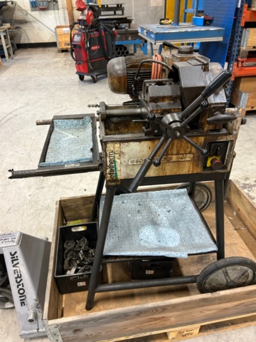 1358930-3 The Georg Fischer KM2 threading machine