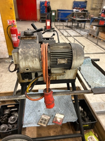 1358930-1 The Georg Fischer KM2 threading machine