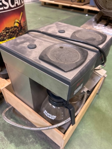 1353416-3 Coffee machines 2pcs - Bravilor Bonamat & NESCAFÉ beverage vending machine