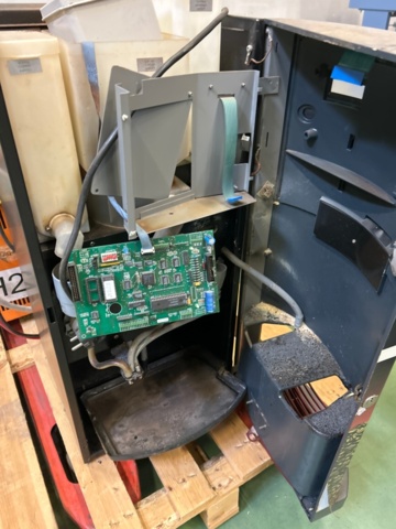 1353416-5 Coffee machines 2pcs - Bravilor Bonamat & NESCAFÉ beverage vending machine