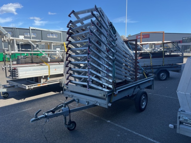 Scaffolding trailer with roof scaffolding/fall protection - Brenderup ...